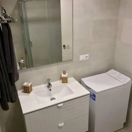 Beautiful New Studio Near The 托雷莫利诺斯